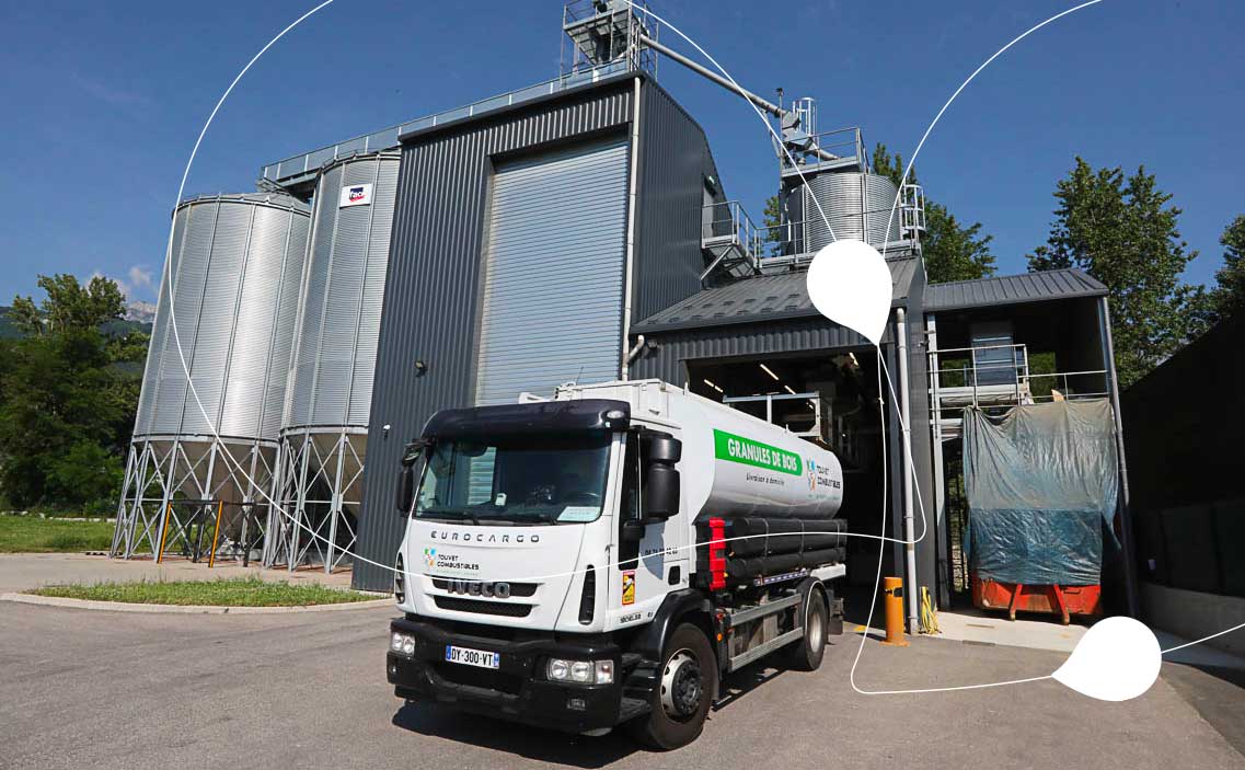 visuel-camion-a-pellets-touvet-combustibles livraison granulés de bois touvet combustibles